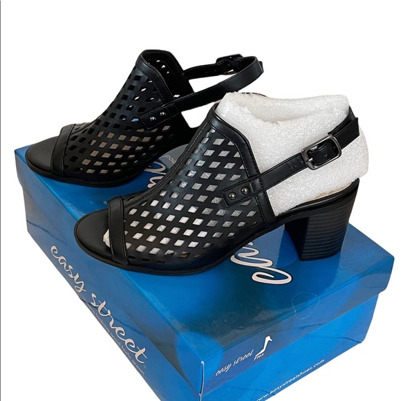 Easy Street Erin Black Sandals Size 6 1/2 - Picture 13 of 13